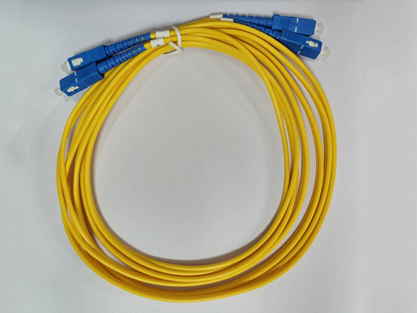 What are the applications of dual-core fiber